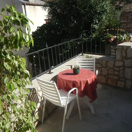 Apartment Stipe